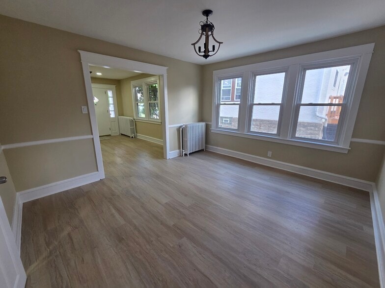 Building Photo - 2450 Mansfield Ave