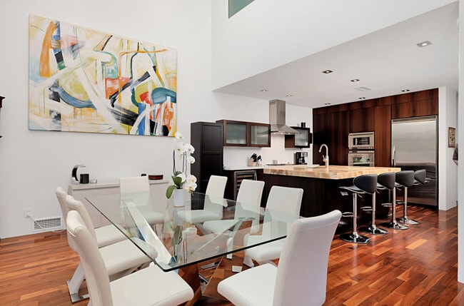 Building Photo - 7478 Avenida De Palais