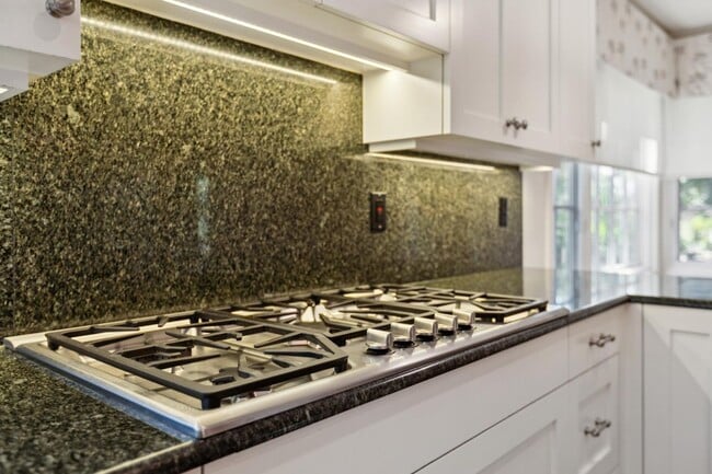 Building Photo - Beautifully Appointed Atherton Estate with Pool & Outdoor Entertaining