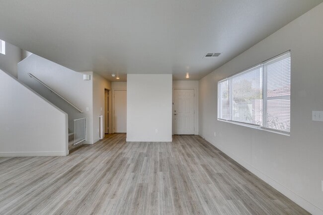 Building Photo - SUMMERLIN BEAUTY WITH TONS OF UPGRADES*3 LARGE BEDROOMS*COMMUNITY POOL*