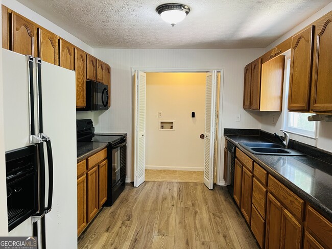 Building Photo - 2289 Roscoe Rd