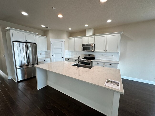 Building Photo - Gorgeous 4 Bedroom 2.5-Bath House in Tigar...