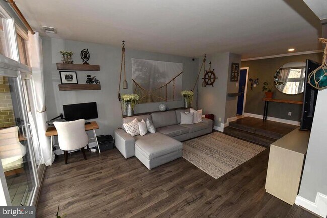 Building Photo - 1666 Parkcrest Cir