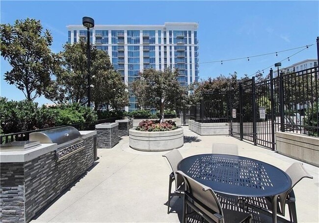 Building Photo - 250 Pharr Rd NE