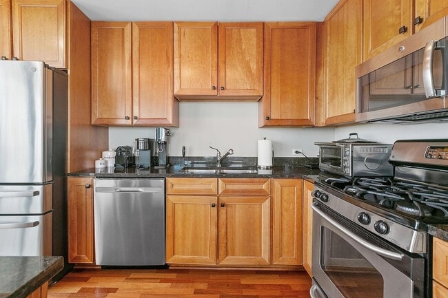 Building Photo - 929 Portland Ave