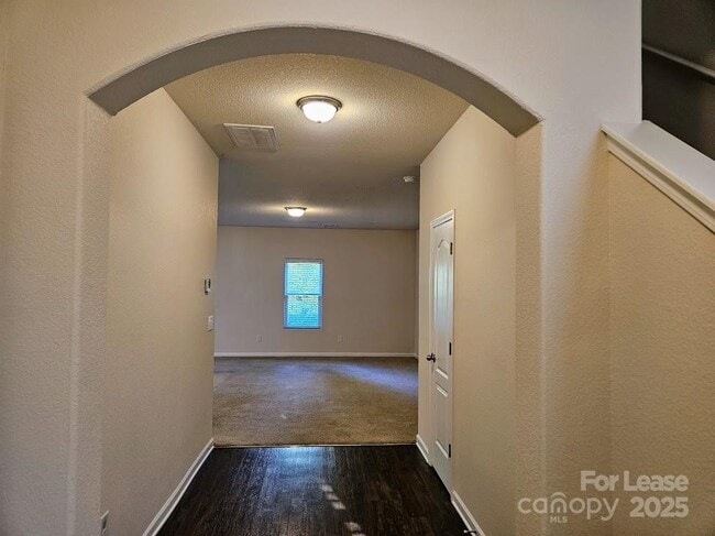 Building Photo - 8119 Paw Club Dr