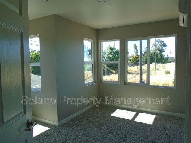 Building Photo - 2401 Broadway St