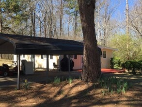 Building Photo - Fully Renovated Cottage with Lake Views in Gainesville