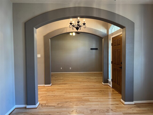 Building Photo - 18223 Water Mill Dr