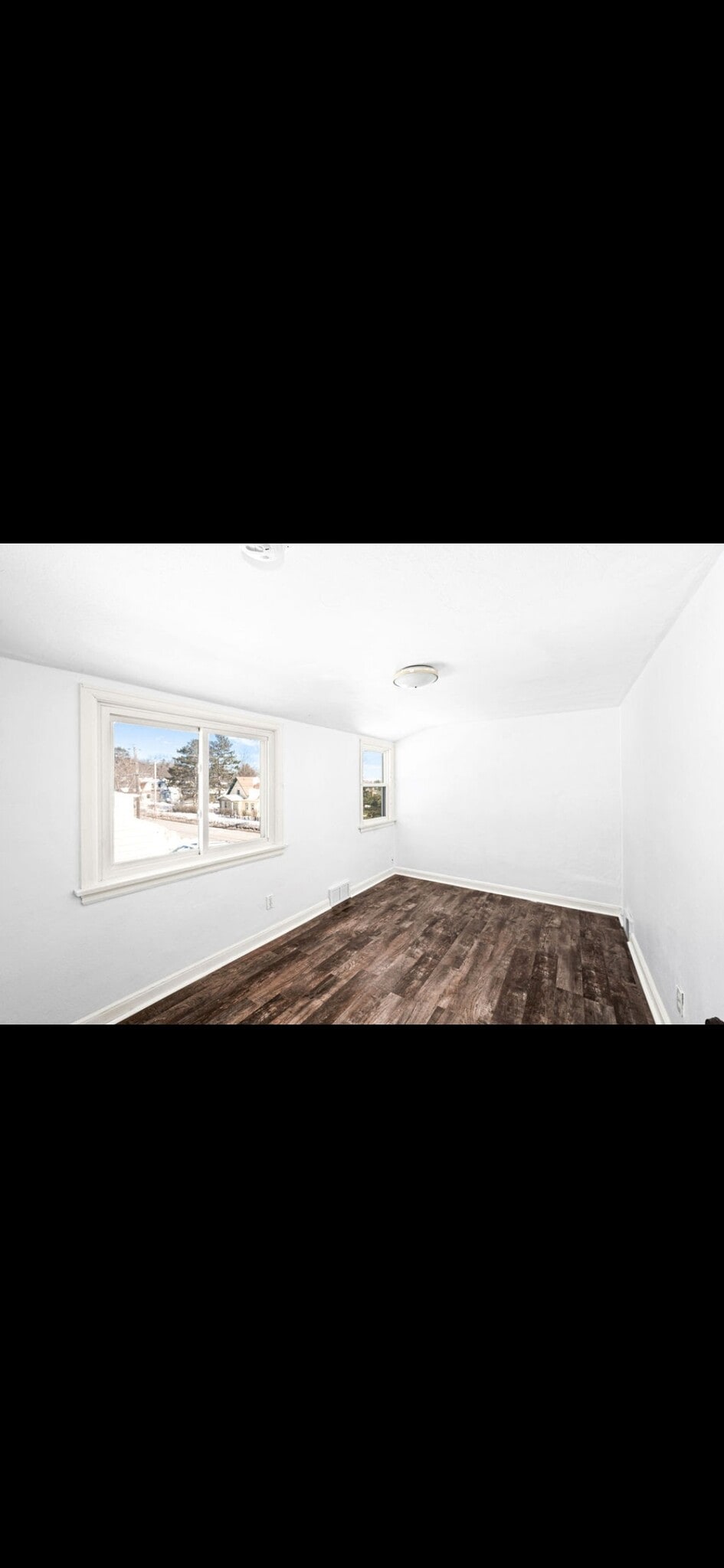 Building Photo - 445 E Oxford St