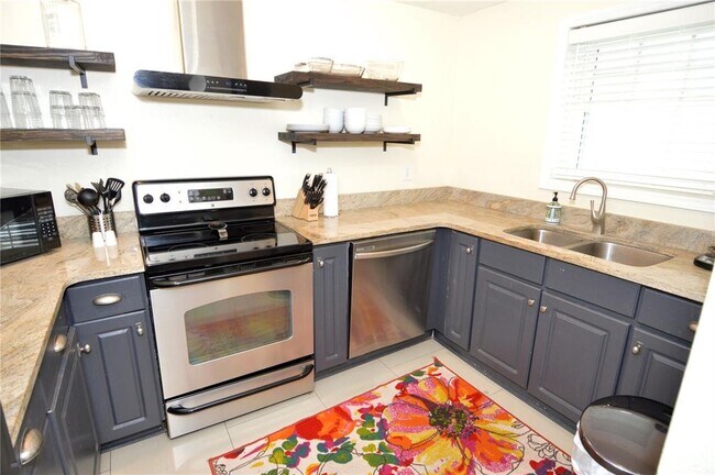 Building Photo - 3873 Pompano Dr SE