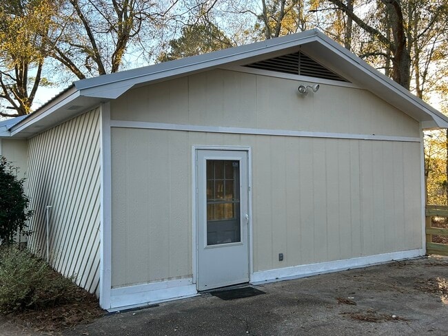 Building Photo - 108 Pinecrest Loop