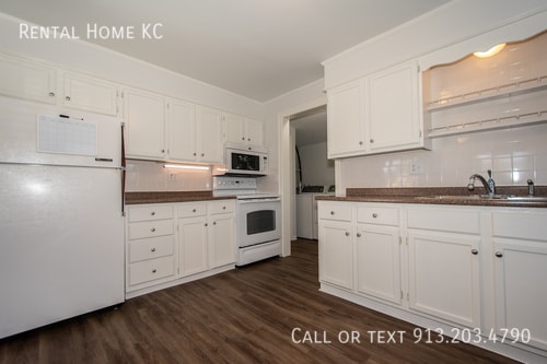 Building Photo - 8033 Robinson-