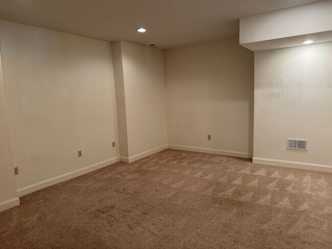 Building Photo - South AVL - Grand Residence in The Cotswol...