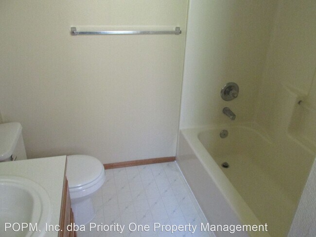 Building Photo - 3 br, 2.5 bath House - 546  SE Beavercreek...