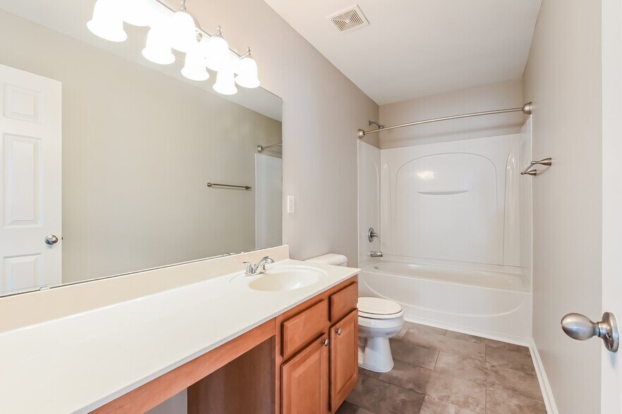 Building Photo - 304 Edgecroft Way
