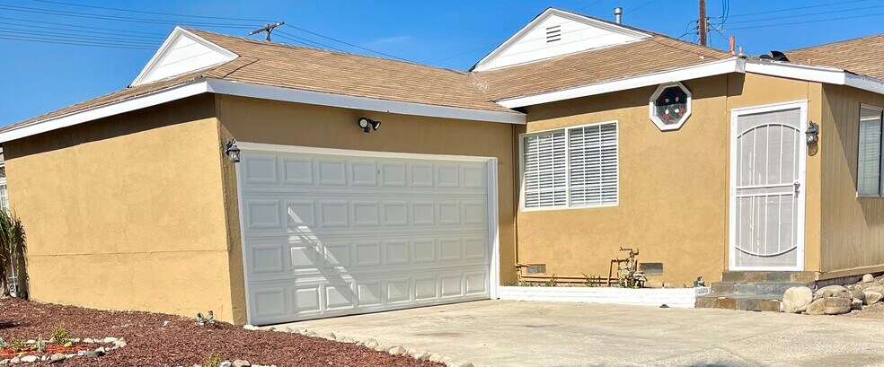 Primary Photo - 8246 Beeman Ave