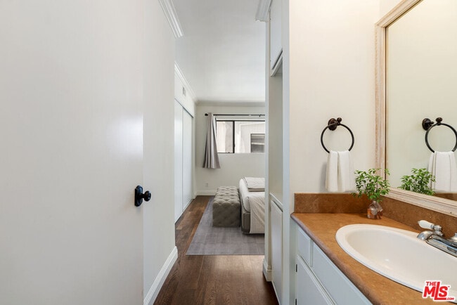 Building Photo - 2500 Abbot Kinney Blvd