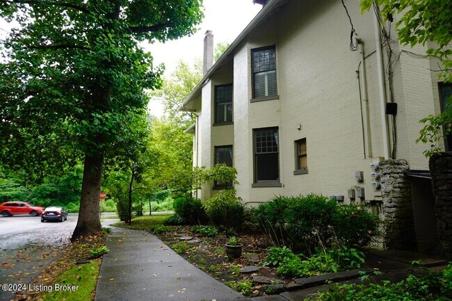 Building Photo - 2541 Cherokee Pkwy