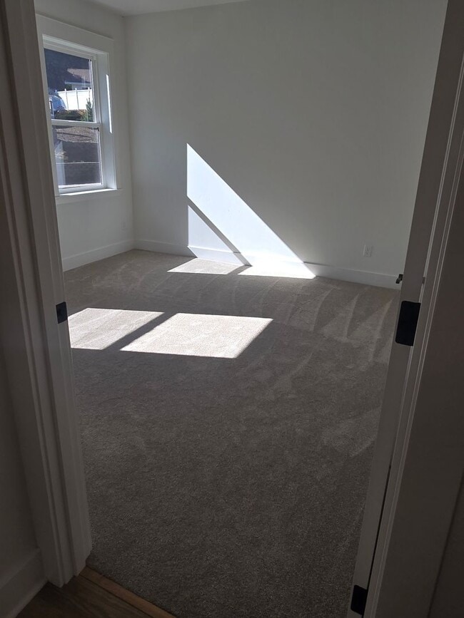 Building Photo - 3 bedroom 2.5 bathroom Custom Built Home