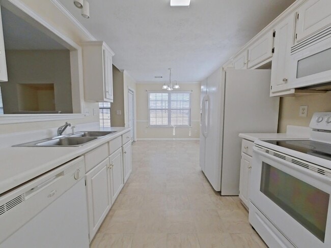 Building Photo - 1725 Tamarind Way