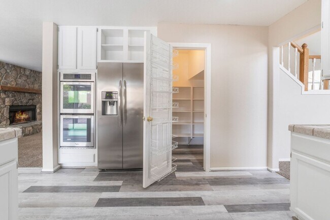 Building Photo - WELCOME TO YOUR DREAM HOME!