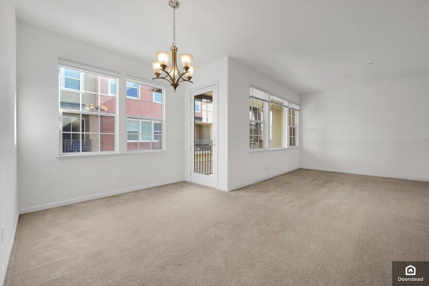 Building Photo - 584 De Guigne Dr