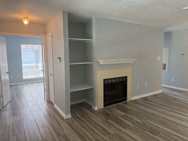 Building Photo - 2626 Holly Hall St