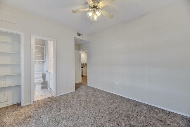 Building Photo - 2801 Rio Grande St