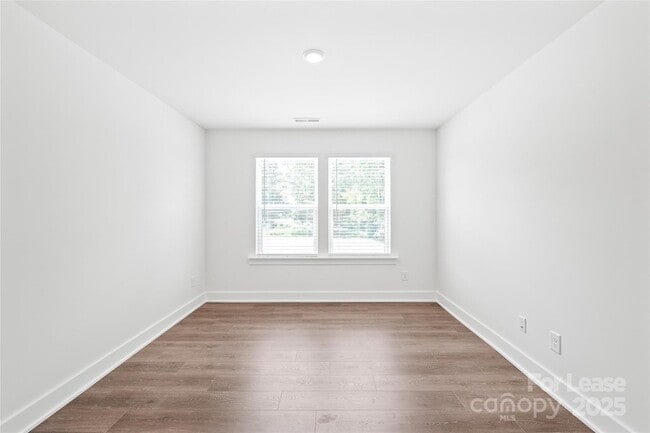 Building Photo - 2011 Wilson Ave