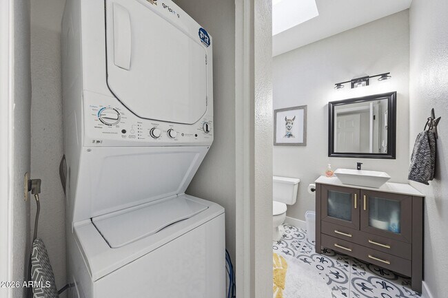 Building Photo - 16540 E Gunsight Dr