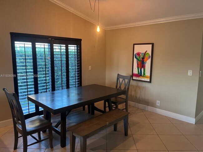 Building Photo - 16233 Laurel Dr