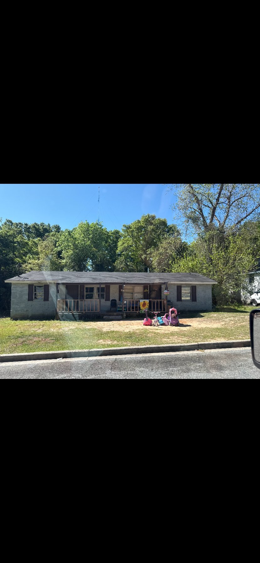 Building Photo - 1247 Hall St