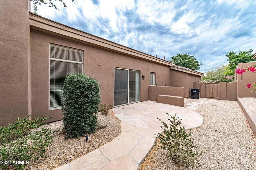 Building Photo - 11473 E Blanche Dr