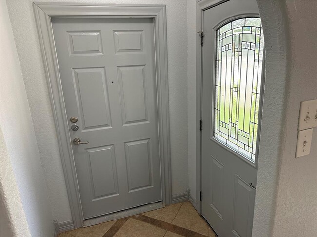 Building Photo - 2743 Maple Tree Rd