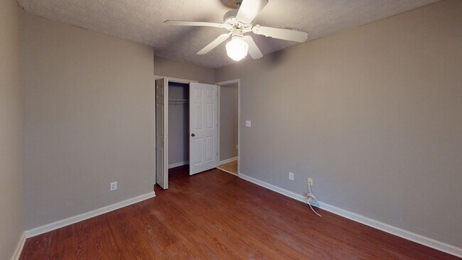 Building Photo - 860 Autumn Ridge Rd