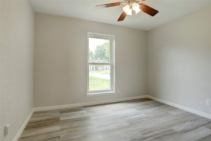 Building Photo - 327 Gentilly Dr