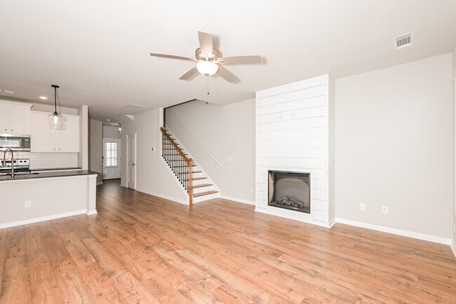 Building Photo - 1200 Spring Marsh Ct NE