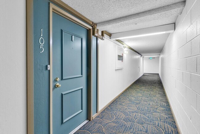 Building Photo - 470 N Civic Dr