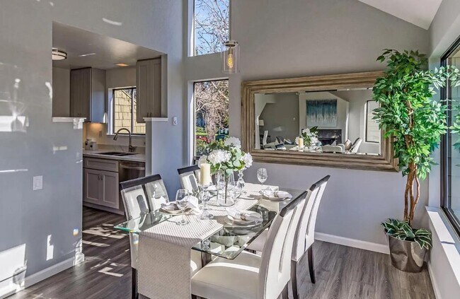 Building Photo - 1157 Shoreline Dr