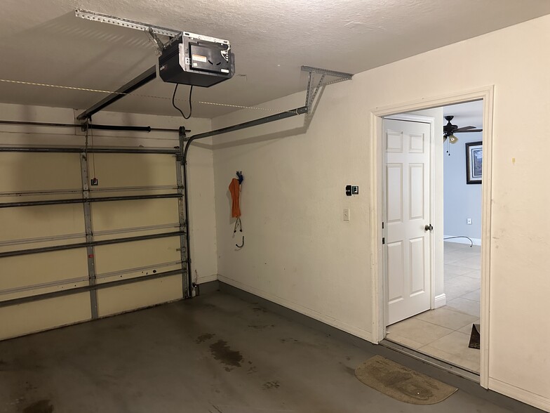 Garage,entry to the condo - 7405 Vista Way