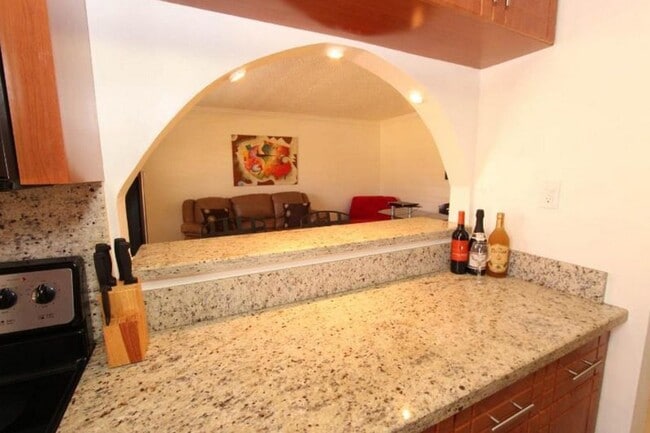 Building Photo - 1725 James Ave