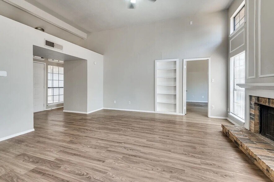 Building Photo - 2220 Wamsetta Dr