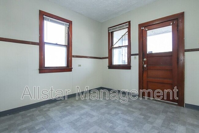 Building Photo - 1101 E 66th St