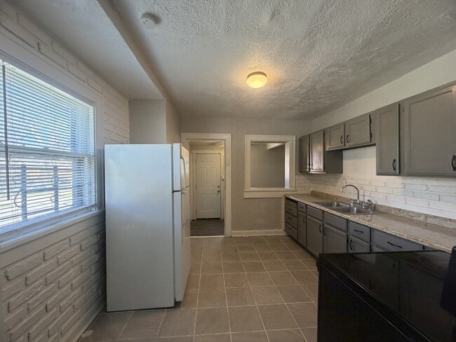 Building Photo - 5801 Wabash Ave