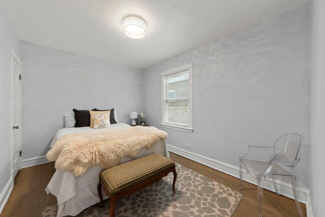 Building Photo - 5910 W Roscoe St