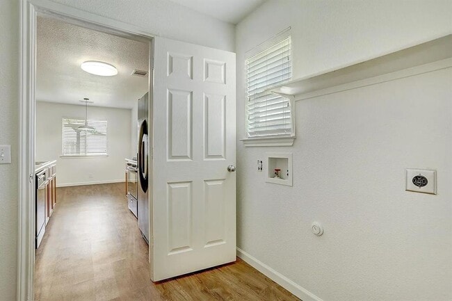 Building Photo - 207 Tolcarne Dr