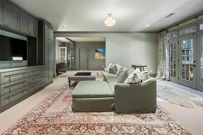 Building Photo - 5000 Long Island Dr