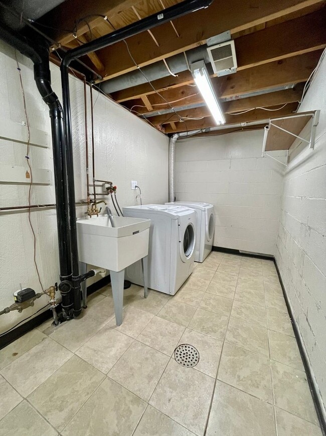 Building Photo - South Fayette - Spacious 3 Bedroom, 2.5 Bath Townhouse - Hunting Ridge Community