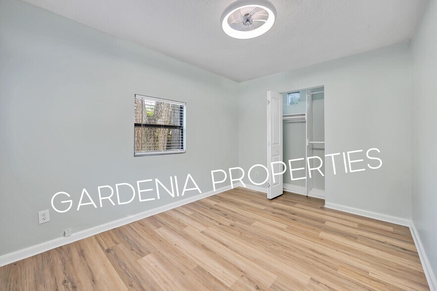 Building Photo - 1353 Placid Pl
